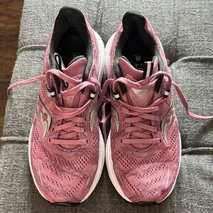 Saucony form fit Women's Pink Running Sneakers